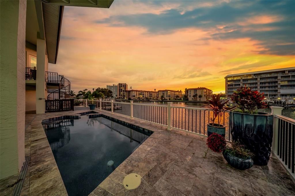 En Venta: $3,899,999 (5 camas, 4 baños, 5798 Pies cuadrados)