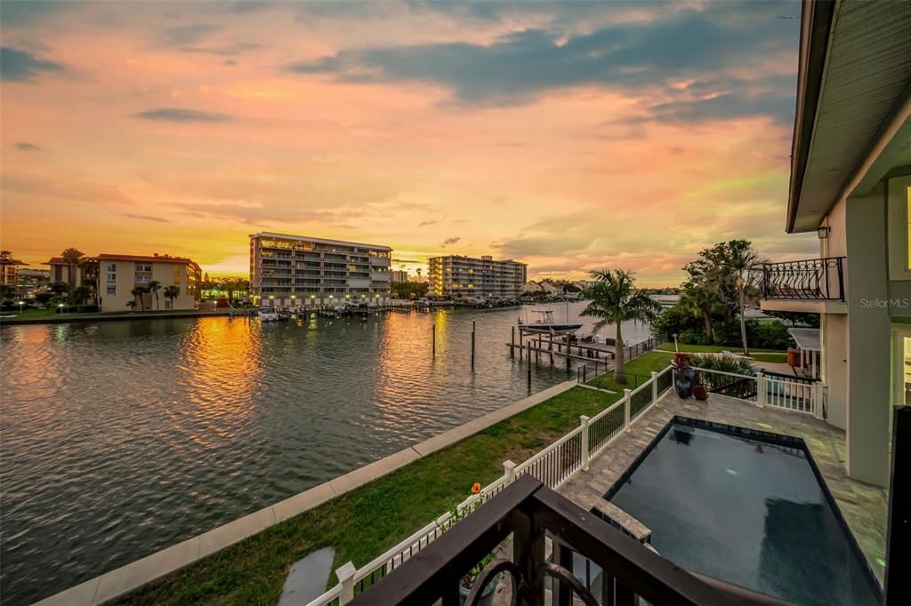 En Venta: $3,899,999 (5 camas, 4 baños, 5798 Pies cuadrados)