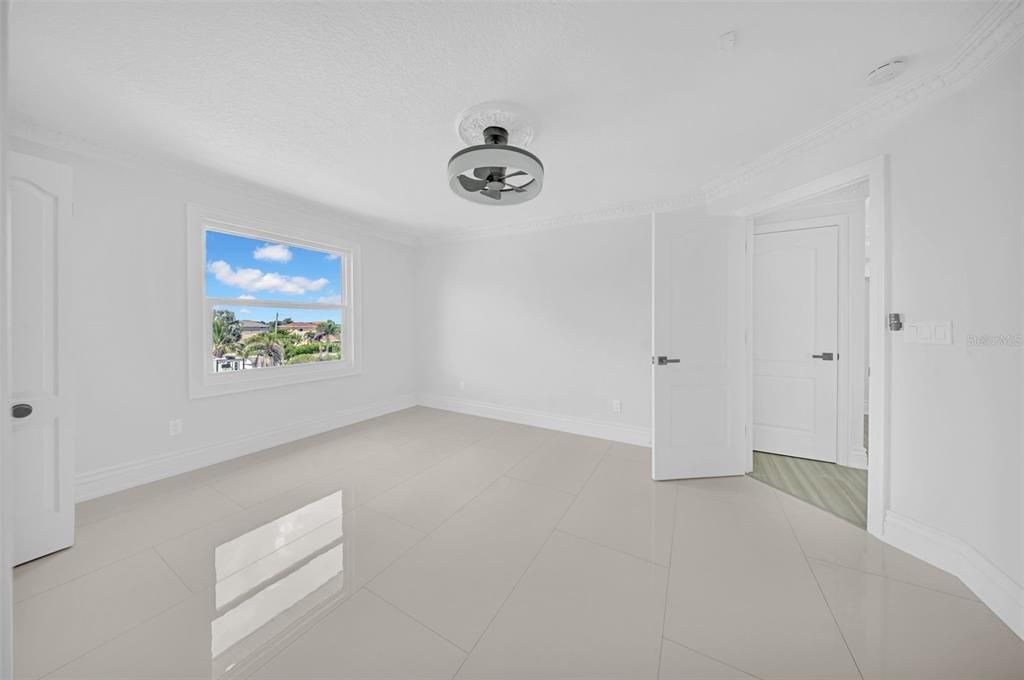 En Venta: $3,899,999 (5 camas, 4 baños, 5798 Pies cuadrados)