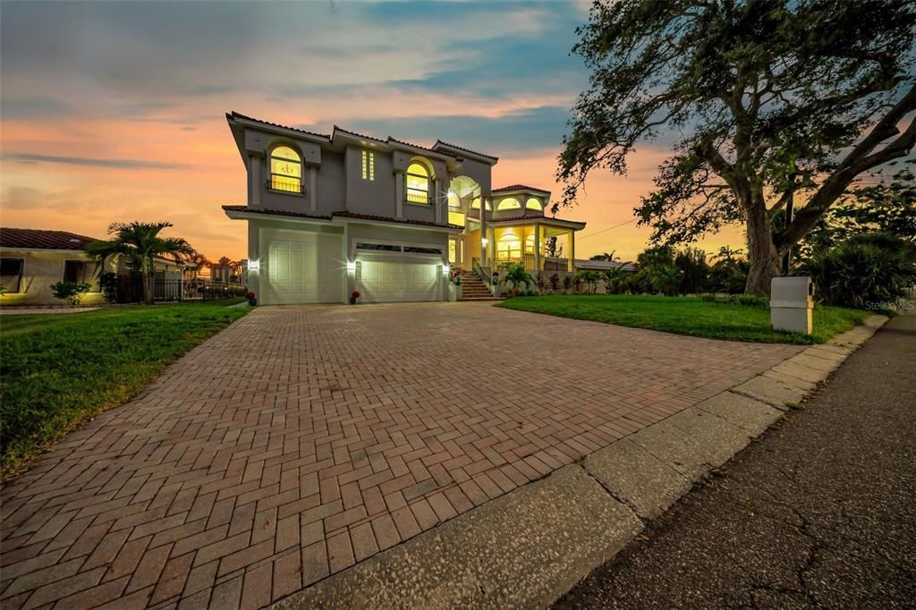 En Venta: $3,899,999 (5 camas, 4 baños, 5798 Pies cuadrados)