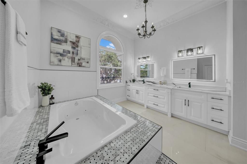 En Venta: $3,899,999 (5 camas, 4 baños, 5798 Pies cuadrados)