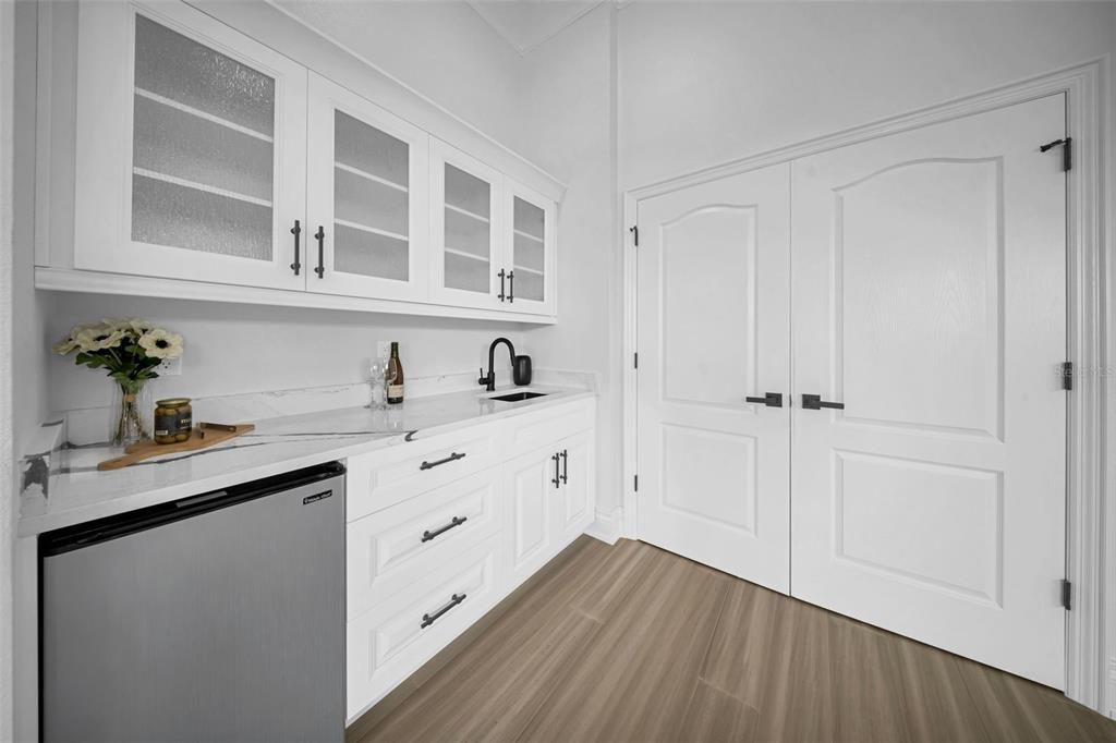 En Venta: $3,899,999 (5 camas, 4 baños, 5798 Pies cuadrados)