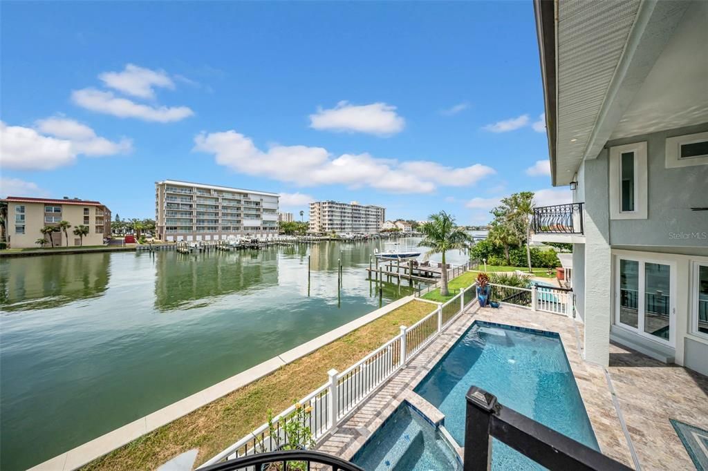 En Venta: $3,899,999 (5 camas, 4 baños, 5798 Pies cuadrados)