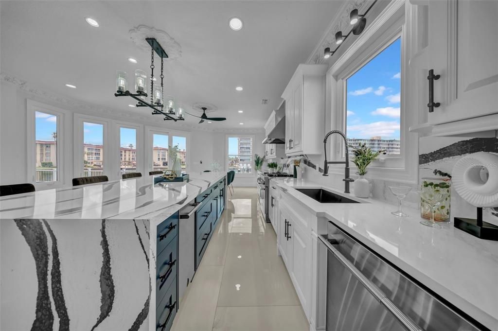 En Venta: $3,899,999 (5 camas, 4 baños, 5798 Pies cuadrados)