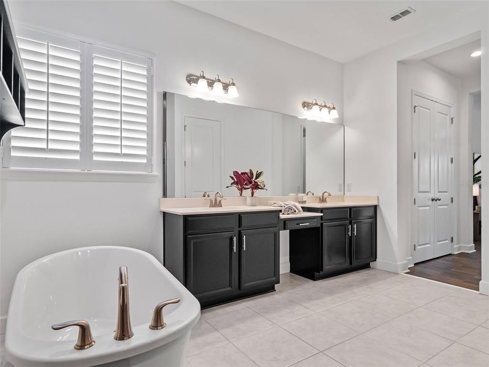 Activo con contrato: $814,000 (5 camas, 4 baños, 3097 Pies cuadrados)