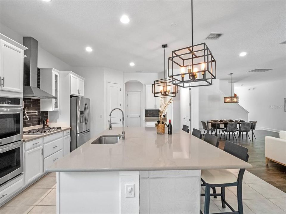 Activo con contrato: $814,000 (5 camas, 4 baños, 3097 Pies cuadrados)