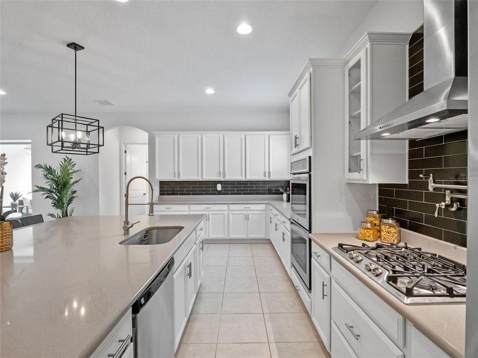 Activo con contrato: $814,000 (5 camas, 4 baños, 3097 Pies cuadrados)