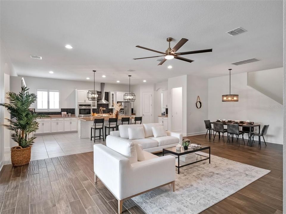 Activo con contrato: $814,000 (5 camas, 4 baños, 3097 Pies cuadrados)