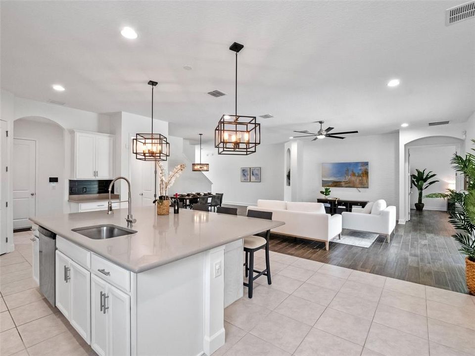 Activo con contrato: $814,000 (5 camas, 4 baños, 3097 Pies cuadrados)