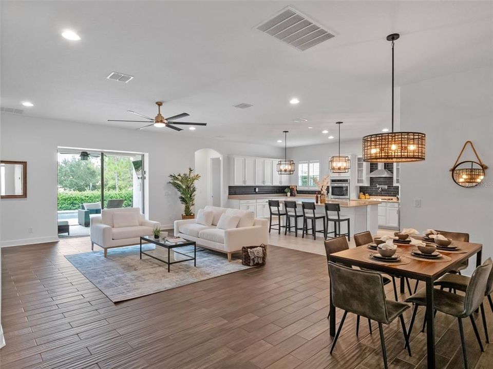 Activo con contrato: $814,000 (5 camas, 4 baños, 3097 Pies cuadrados)