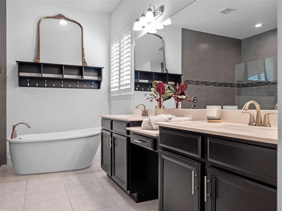 Activo con contrato: $814,000 (5 camas, 4 baños, 3097 Pies cuadrados)