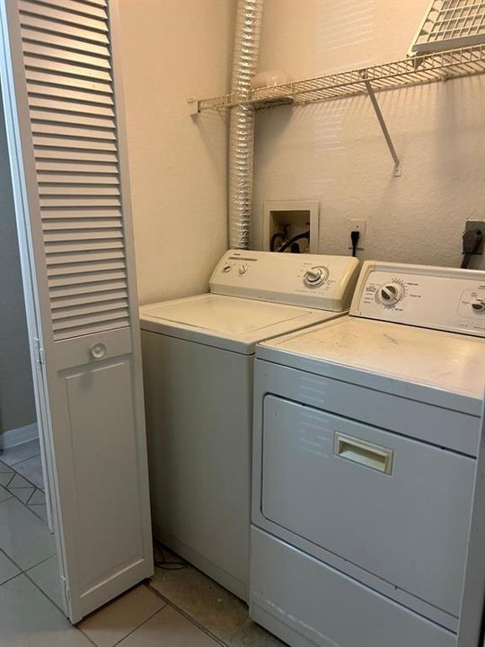 For Sale: $205,000 (2 beds, 2 baths, 1051 Square Feet)