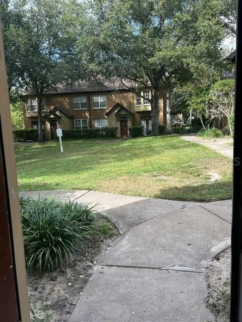 For Sale: $205,000 (2 beds, 2 baths, 1051 Square Feet)