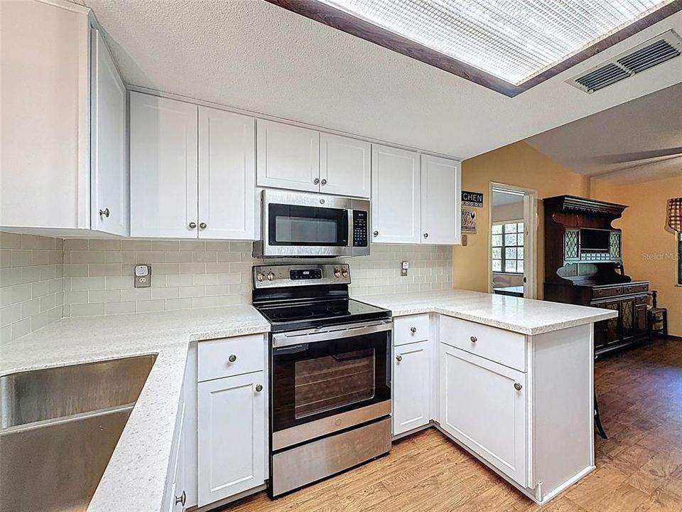 Active With Contract: $329,900 (4 beds, 3 baths, 1812 Square Feet)