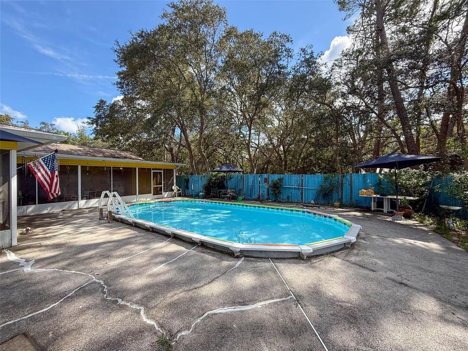 Active With Contract: $329,900 (4 beds, 3 baths, 1812 Square Feet)