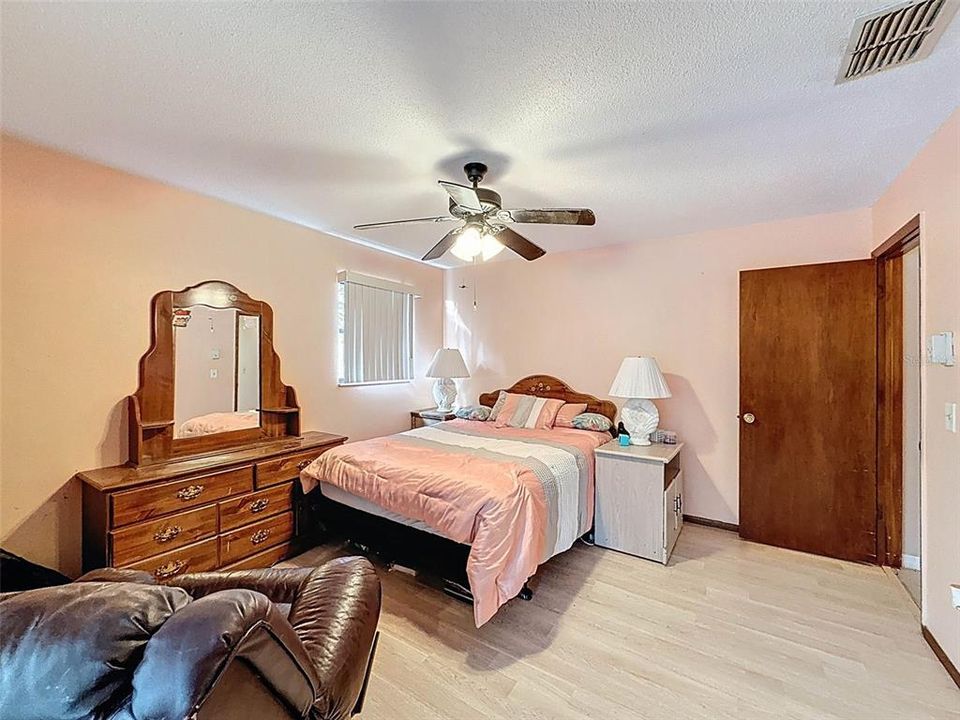 Active With Contract: $329,900 (4 beds, 3 baths, 1812 Square Feet)