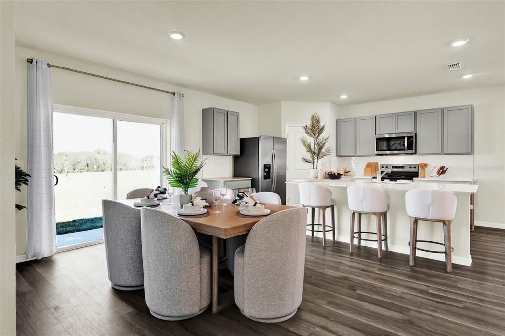 Под контрактом: $510,990 (5 спален, 3 ванн, 2663 Квадратных фут)