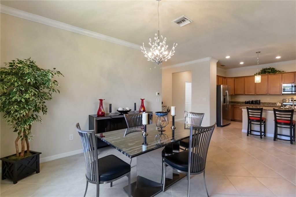 出租: $2,600 (4 贝兹, 3 浴室, 2035 平方英尺)