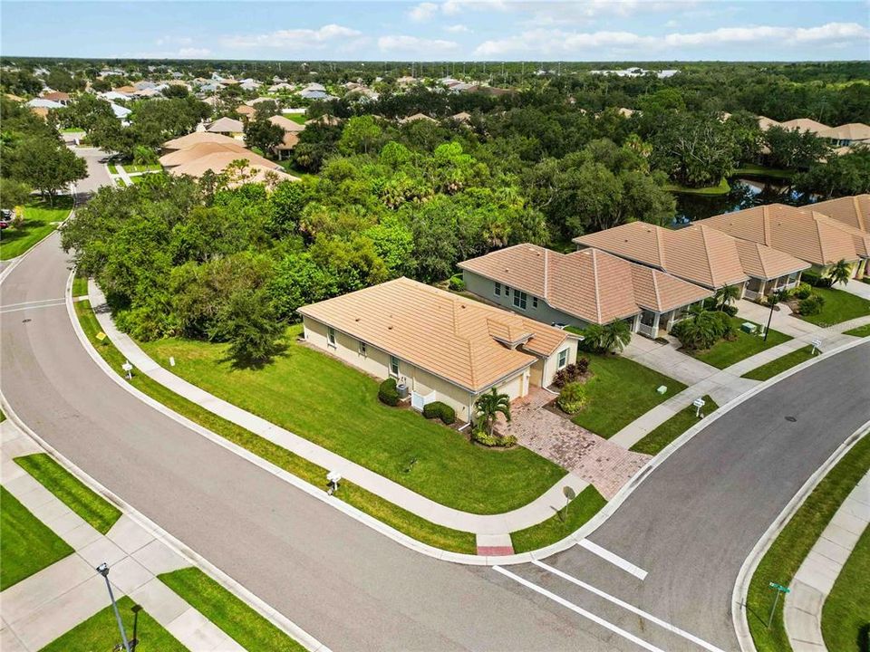 出租: $2,600 (4 贝兹, 3 浴室, 2035 平方英尺)