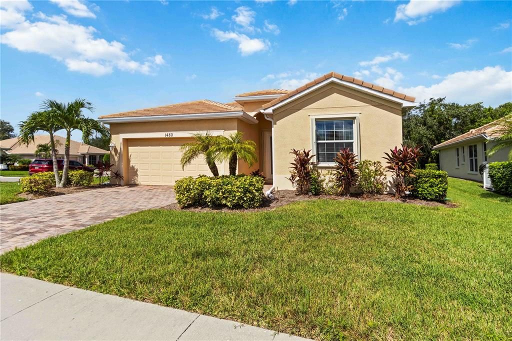 出租: $2,600 (4 贝兹, 3 浴室, 2035 平方英尺)