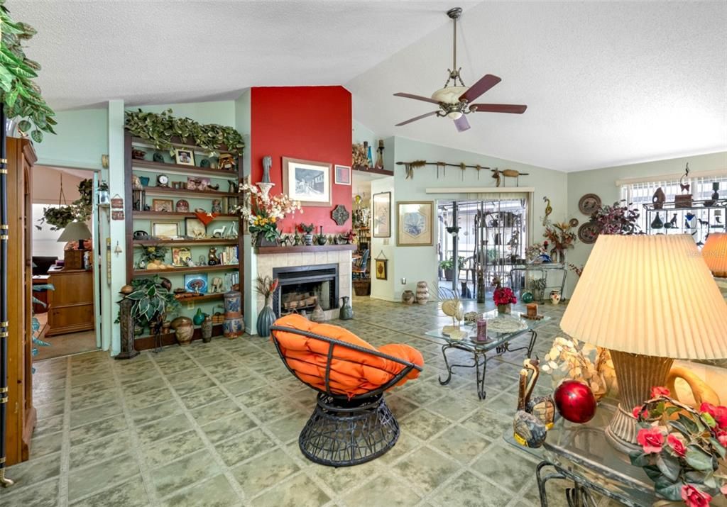 Activo con contrato: $345,500 (2 camas, 2 baños, 1485 Pies cuadrados)