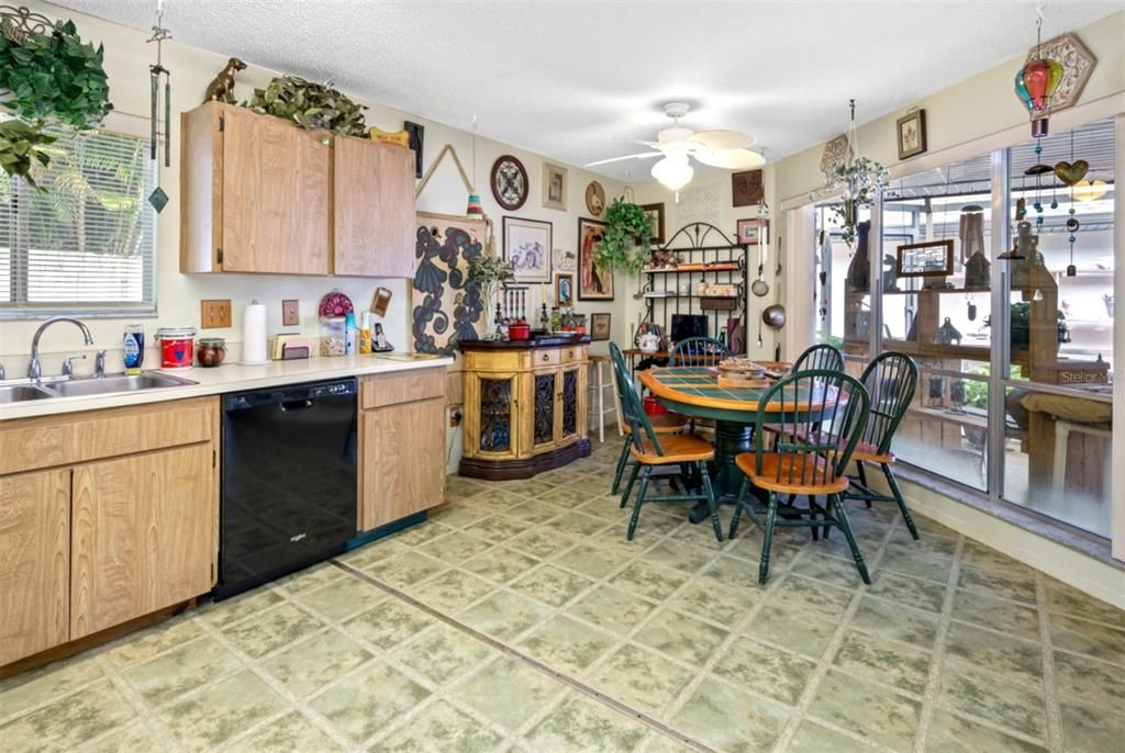 Activo con contrato: $345,500 (2 camas, 2 baños, 1485 Pies cuadrados)