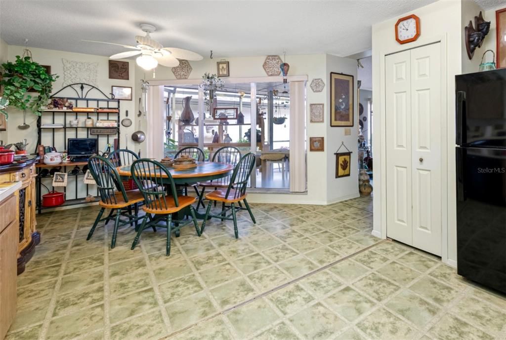 Activo con contrato: $345,500 (2 camas, 2 baños, 1485 Pies cuadrados)