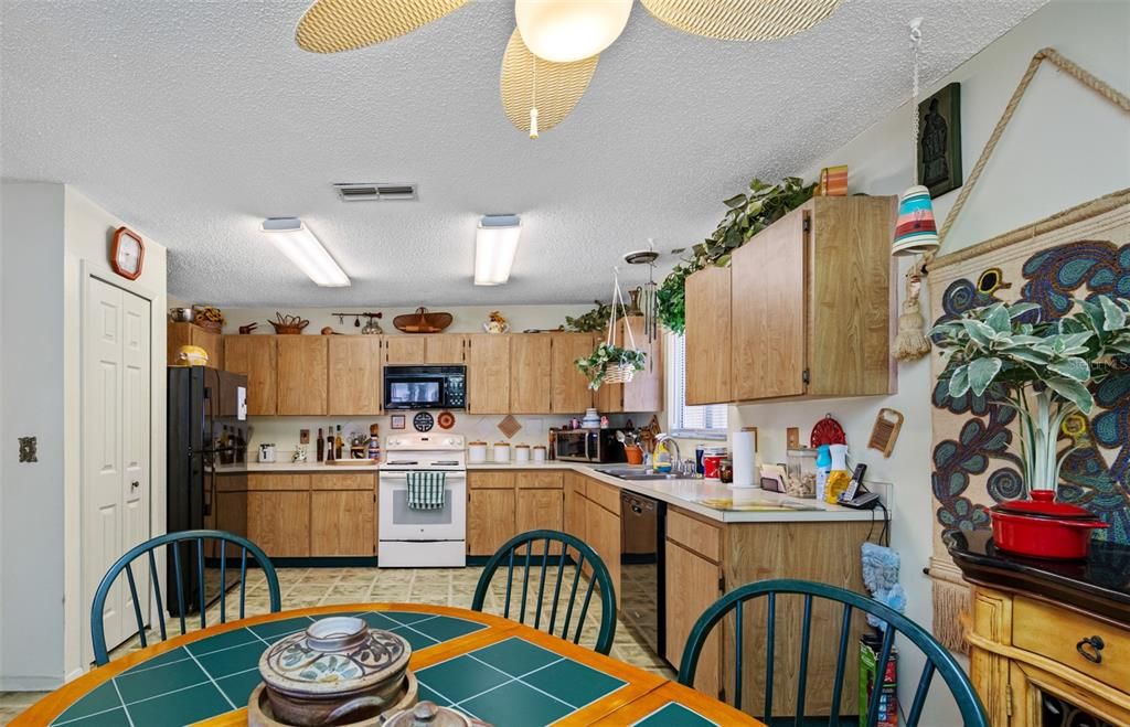 Activo con contrato: $345,500 (2 camas, 2 baños, 1485 Pies cuadrados)