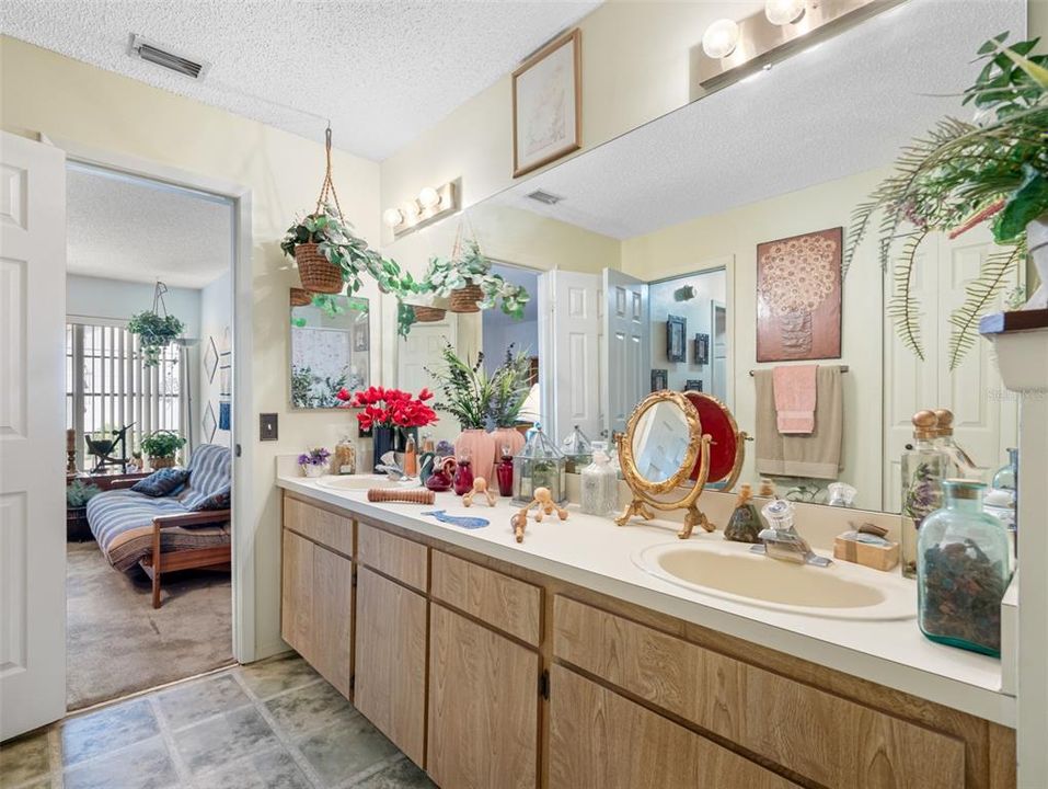 Activo con contrato: $345,500 (2 camas, 2 baños, 1485 Pies cuadrados)