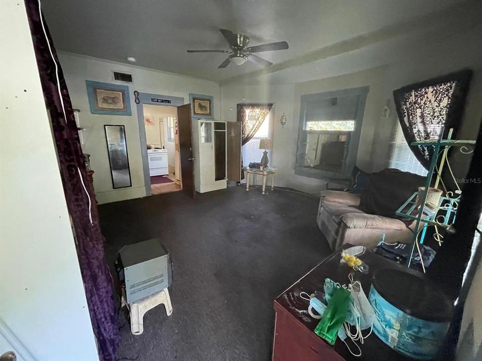 En Venta: $189,000 (4 camas, 0 baños, 2256 Pies cuadrados)