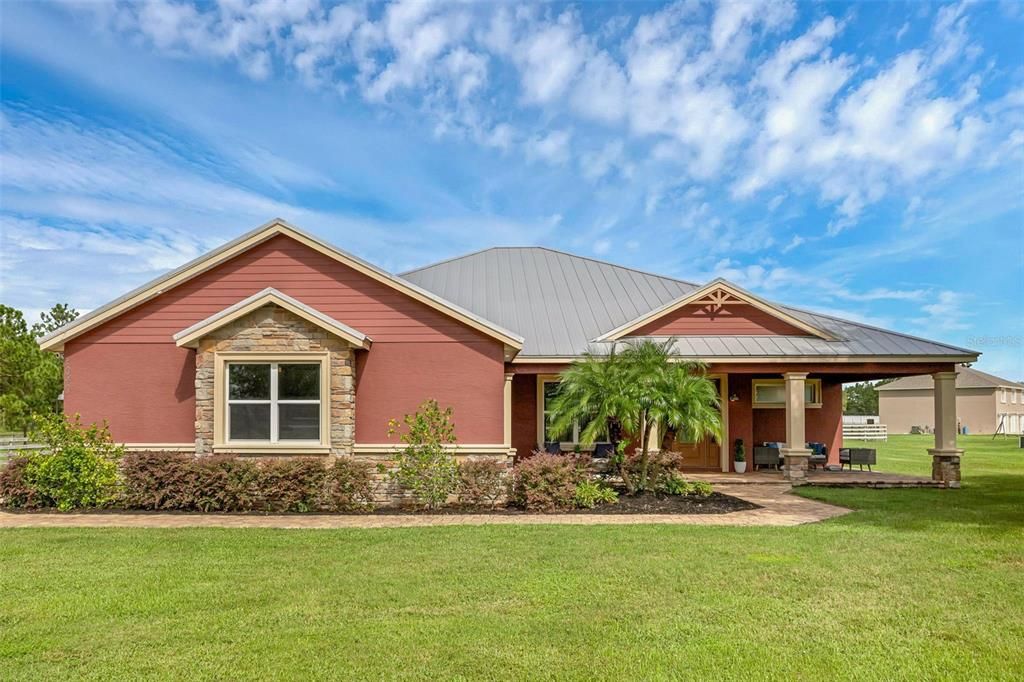 Recently Sold: $820,000 (4 beds, 3 baths, 2567 Square Feet)