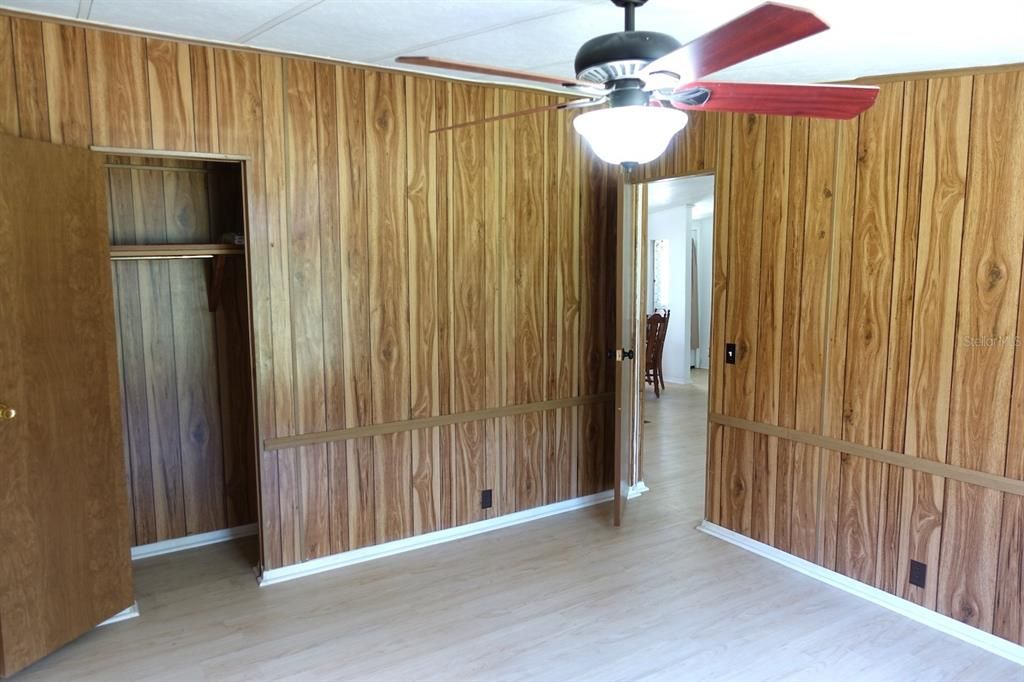 合同活跃: $175,000 (3 贝兹, 2 浴室, 1290 平方英尺)