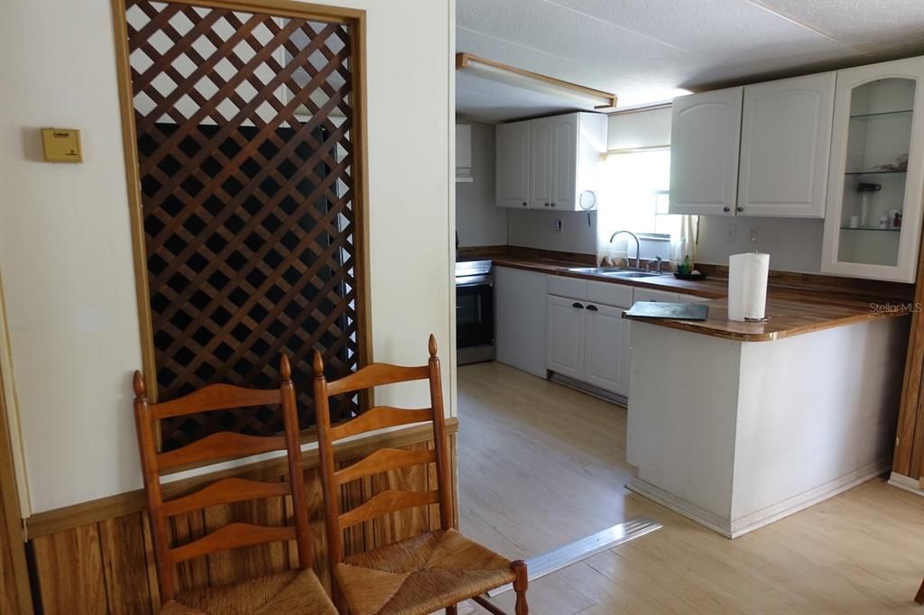 合同活跃: $175,000 (3 贝兹, 2 浴室, 1290 平方英尺)