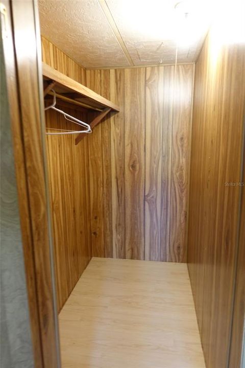 合同活跃: $175,000 (3 贝兹, 2 浴室, 1290 平方英尺)