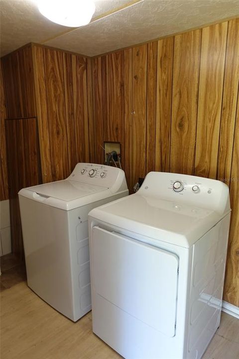 合同活跃: $175,000 (3 贝兹, 2 浴室, 1290 平方英尺)