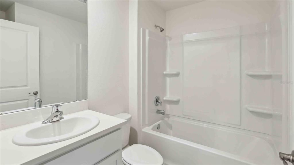 Activo con contrato: $271,990 (3 camas, 2 baños, 1408 Pies cuadrados)