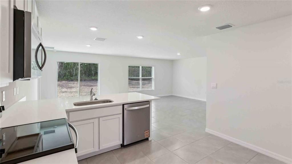 Activo con contrato: $271,990 (3 camas, 2 baños, 1408 Pies cuadrados)