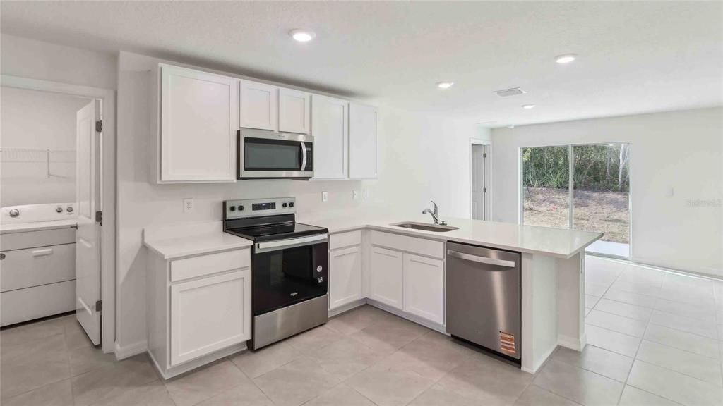 Activo con contrato: $271,990 (3 camas, 2 baños, 1408 Pies cuadrados)