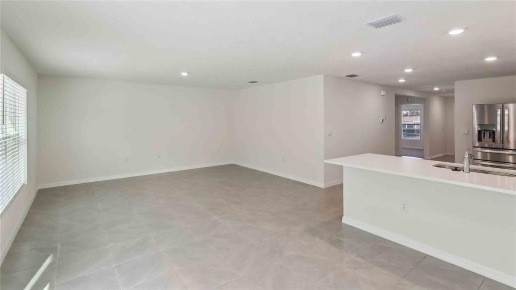 Activo con contrato: $271,990 (3 camas, 2 baños, 1408 Pies cuadrados)