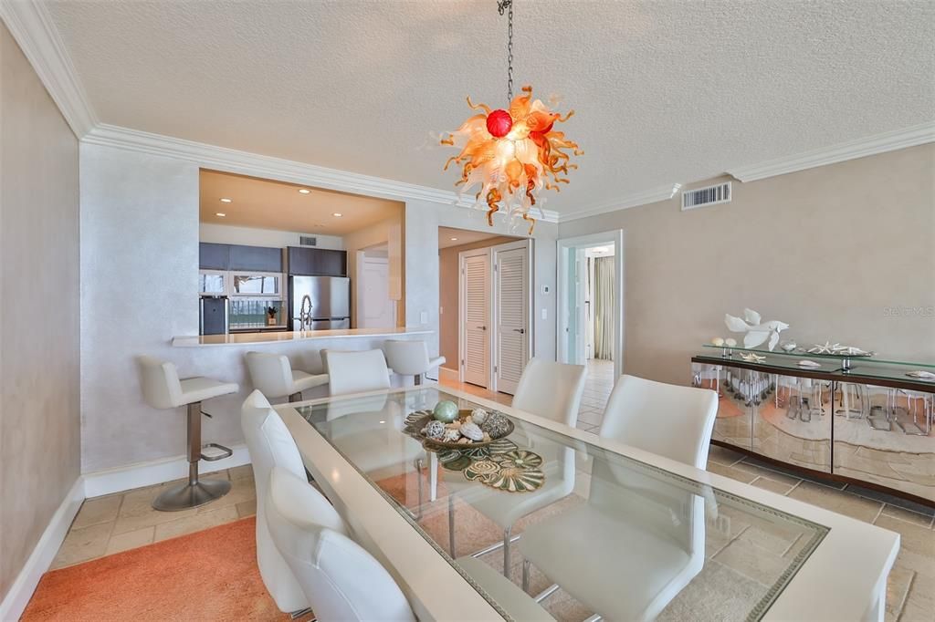 合同活跃: $7,000 (2 贝兹, 2 浴室, 1275 平方英尺)