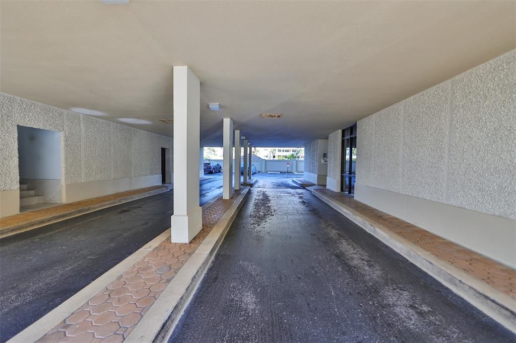 合同活跃: $7,000 (2 贝兹, 2 浴室, 1275 平方英尺)