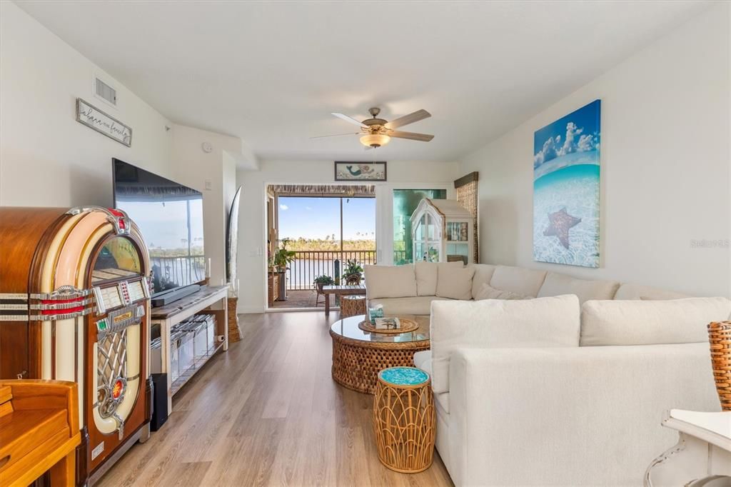 待售: $765,000 (3 贝兹, 2 浴室, 1701 平方英尺)