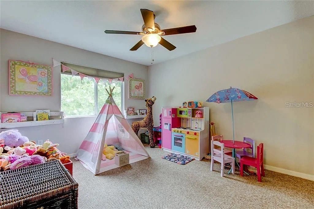 For Sale: $637,000 (3 beds, 2 baths, 2320 Square Feet)