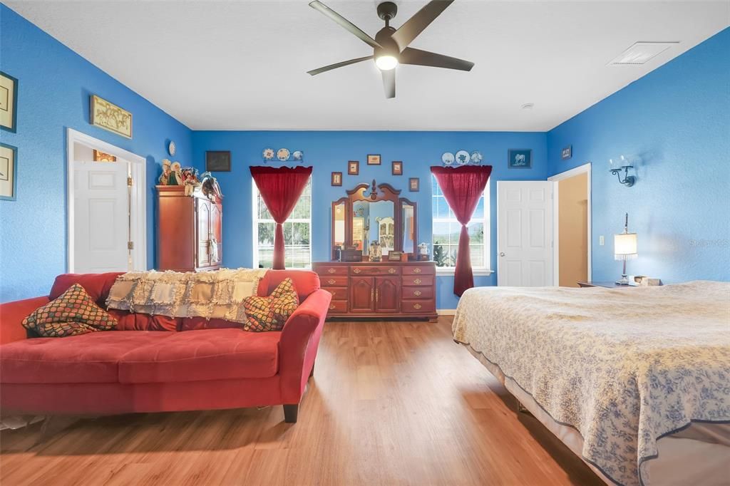 For Sale: $730,000 (4 beds, 3 baths, 3192 Square Feet)