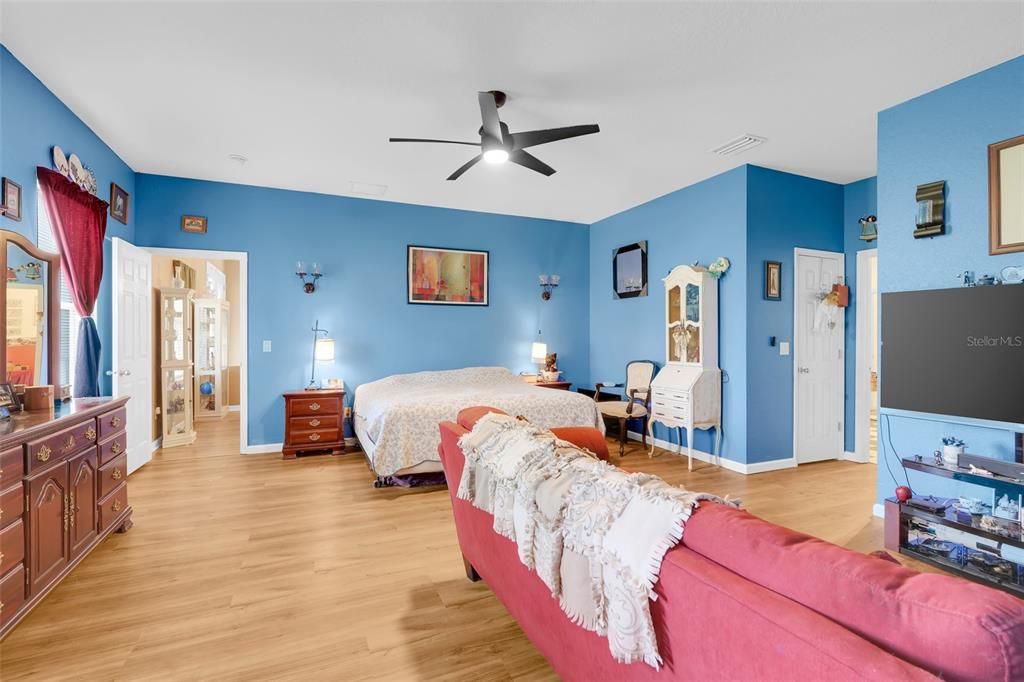 For Sale: $730,000 (4 beds, 3 baths, 3192 Square Feet)