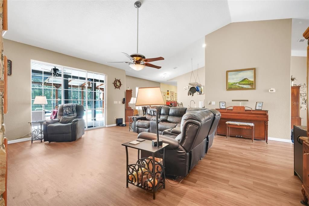 For Sale: $730,000 (4 beds, 3 baths, 3192 Square Feet)