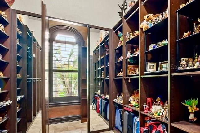 For Sale: $1,645,000 (5 beds, 4 baths, 4839 Square Feet)