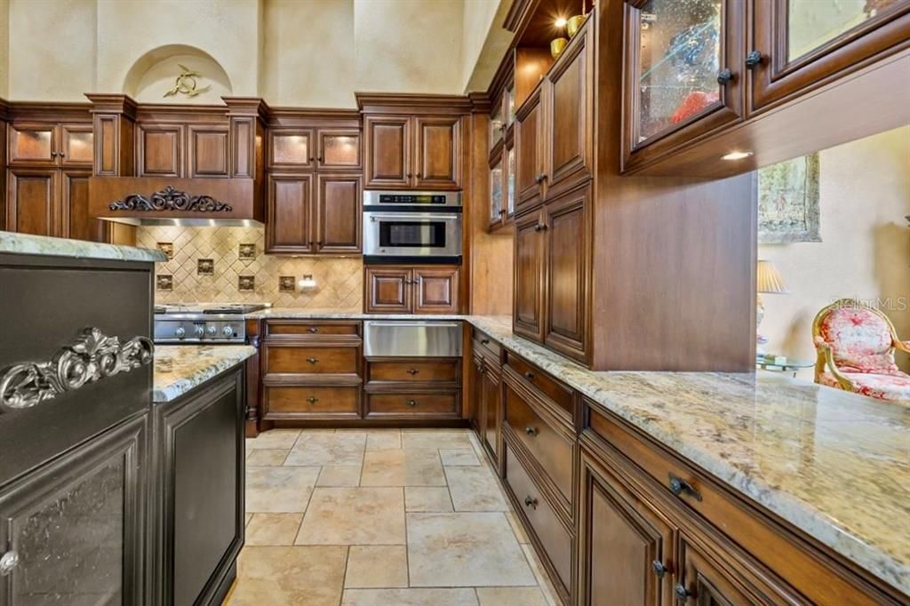 For Sale: $1,645,000 (5 beds, 4 baths, 4839 Square Feet)