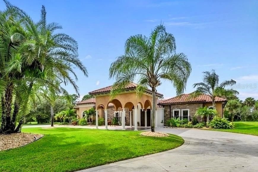 For Sale: $1,645,000 (5 beds, 4 baths, 4839 Square Feet)