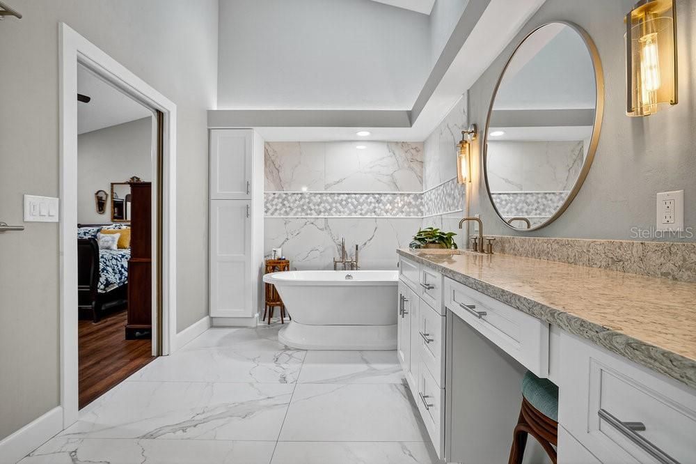 Под контрактом: $859,000 (3 спален, 2 ванн, 2545 Квадратных фут)